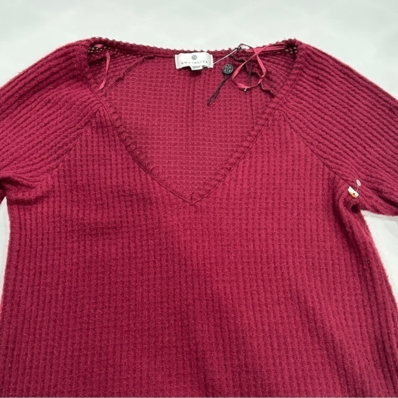NWT Socialite Burgundy V-Neck Waffle Knit Long Sleeve Thermal Shirt - Picture 2 of 5